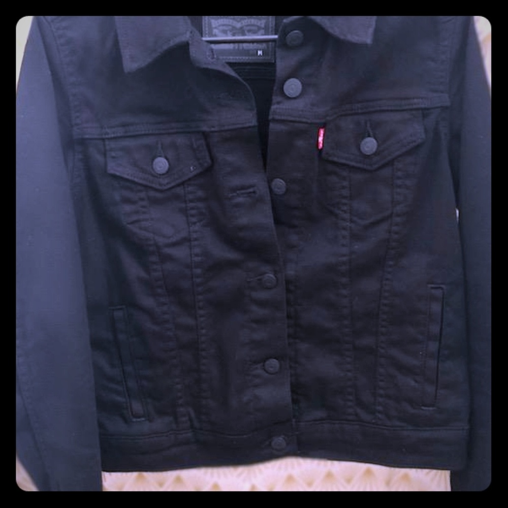 Medium Levi's Original Trucker in black